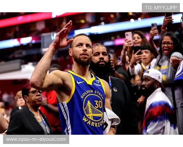 库里外线吸引防守，金州勇士内线受益